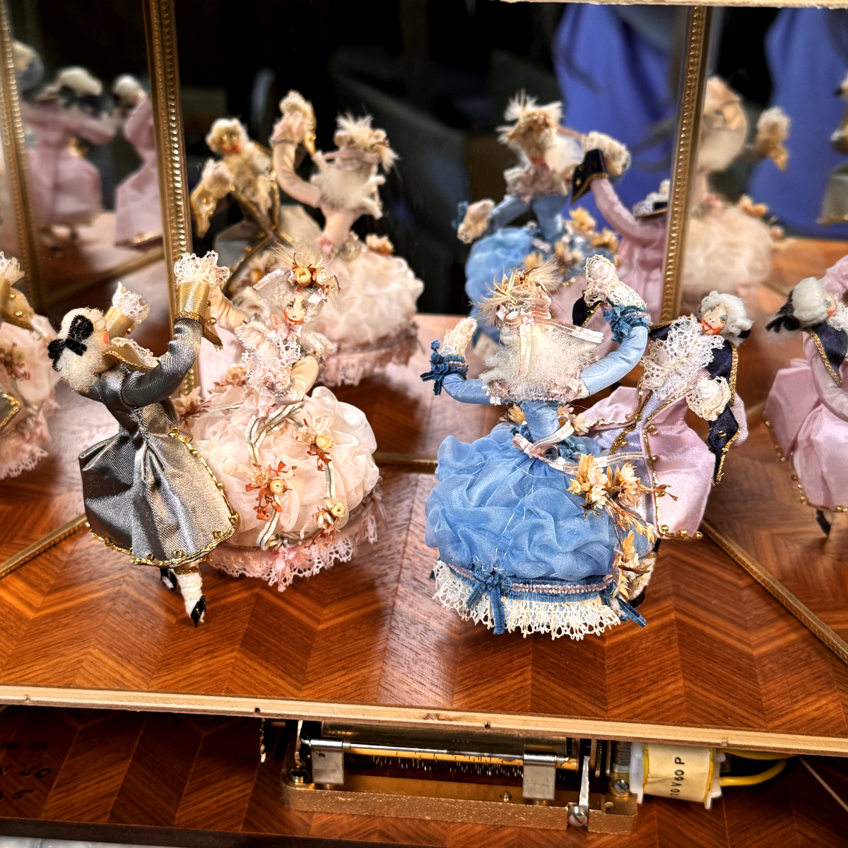 Rare Reuge-Philippart "Miroir Magique" (Magic Mirror) Ballroom Diorama
