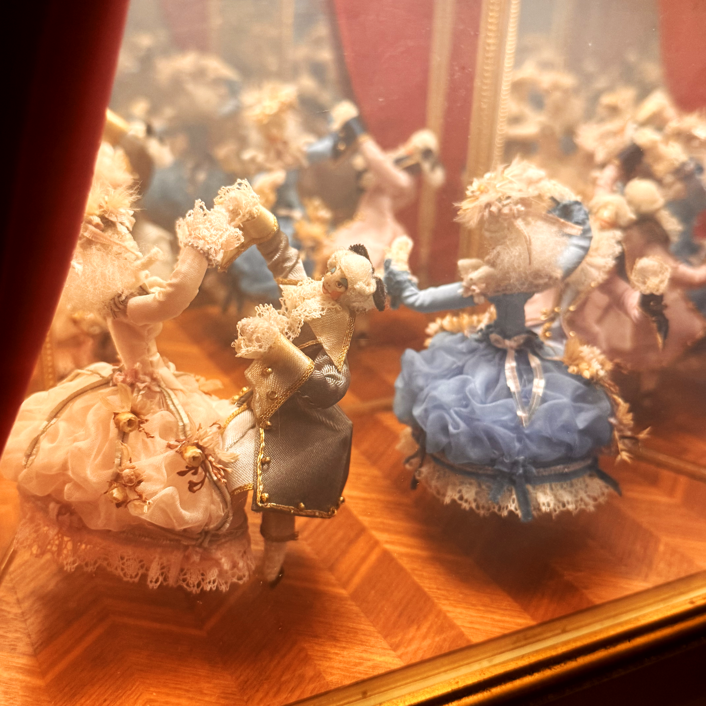 Rare Reuge-Philippart "Miroir Magique" (Magic Mirror) Ballroom Diorama